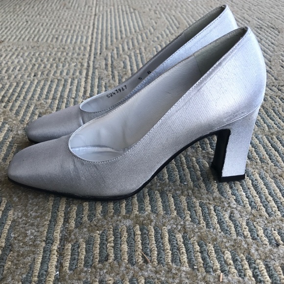 stuart weitzman silver pumps